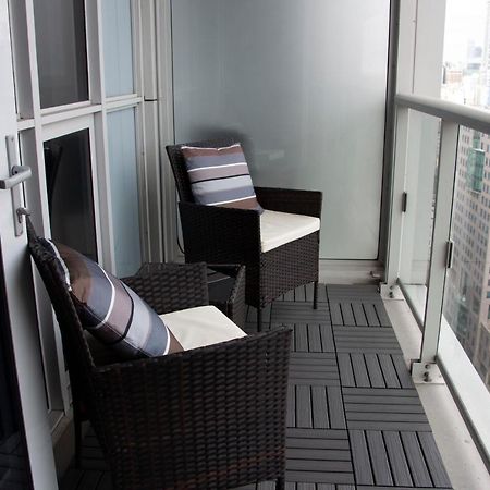 Downtown High-Rise Condo- Cn Tower View Toronto Exteriör bild
