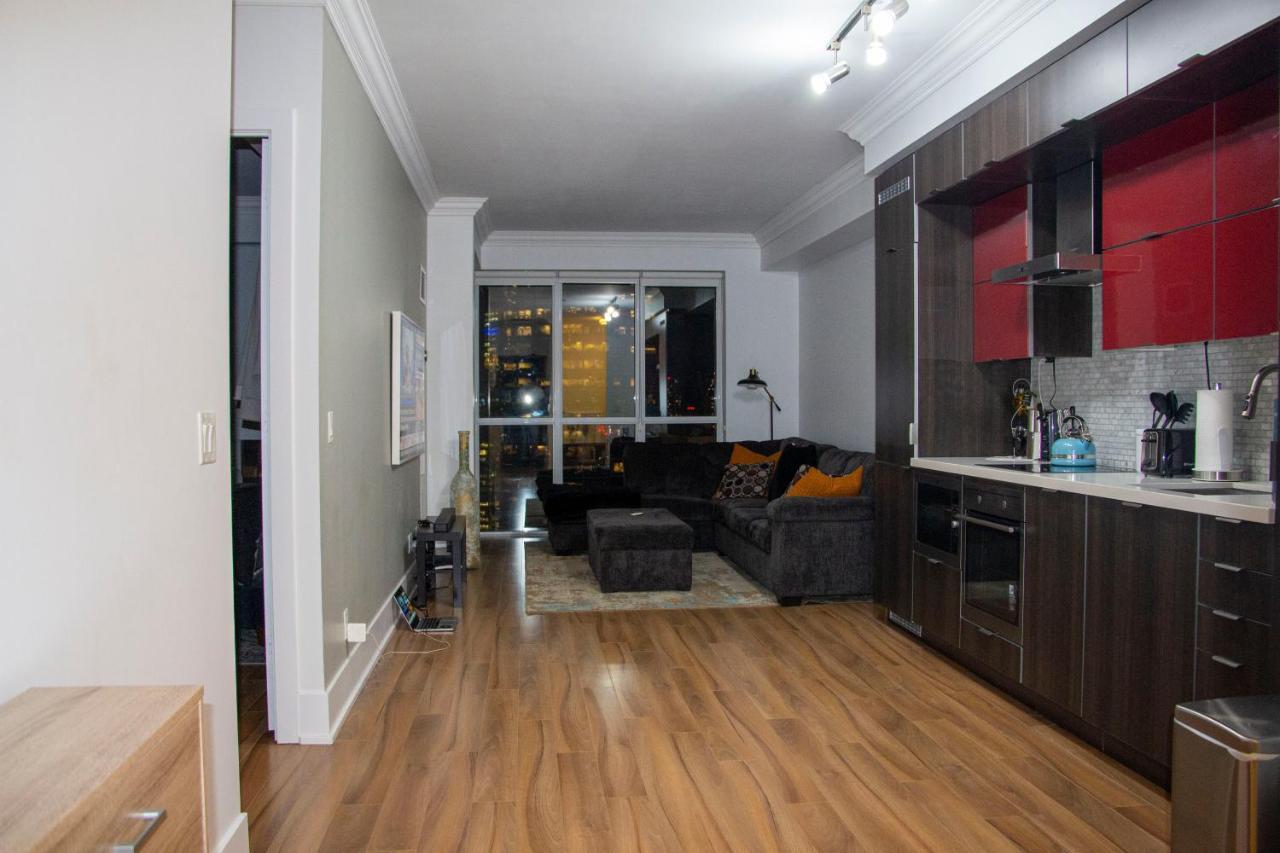 Downtown High-Rise Condo- Cn Tower View Toronto Exteriör bild